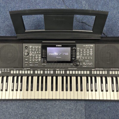 Yamaha PSR S775