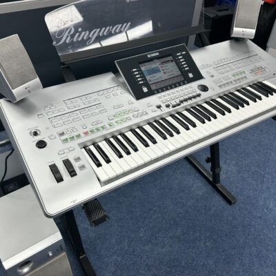 Yamaha Tyros 3 inc. speakers