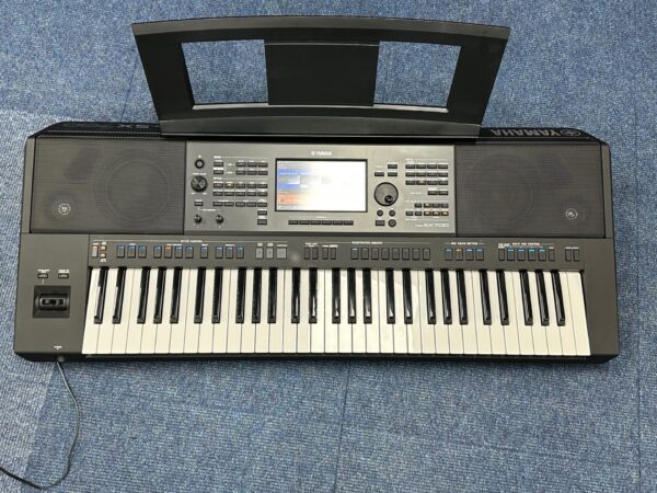 Yamaha PSR SX700