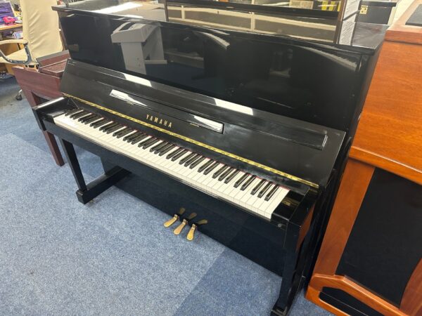 Yamaha E121T upright piano - Image 4