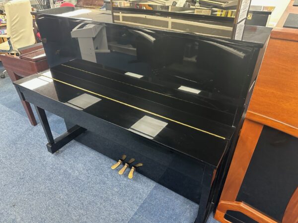 Yamaha E121T upright piano - Image 3