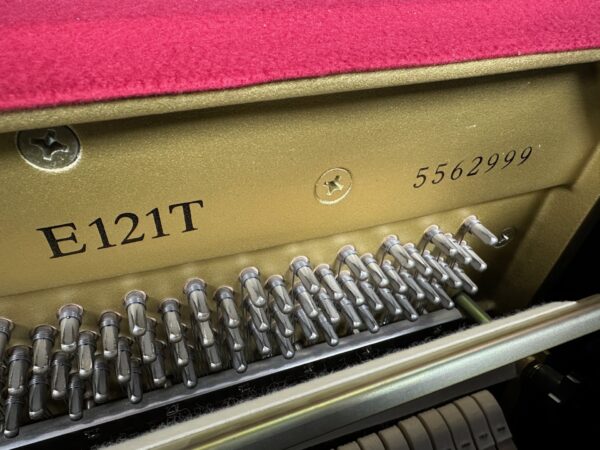 Yamaha E121T upright piano - Image 5