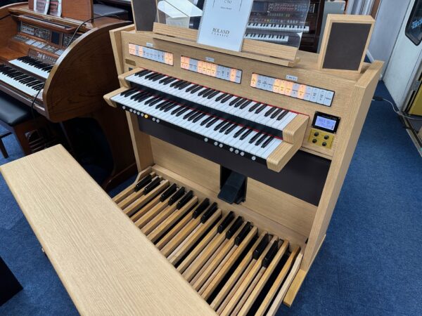 Roland C330 Classical Organ - Image 3