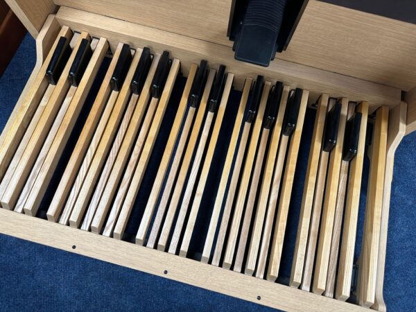 Roland C330 Classical Organ - Image 8