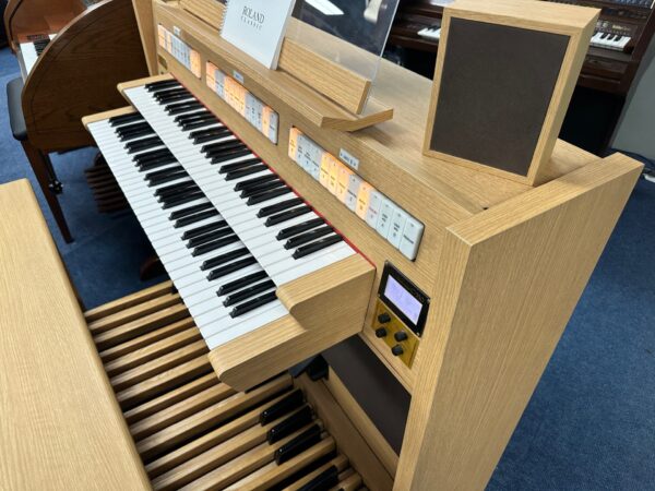 Roland C330 Classical Organ - Image 4
