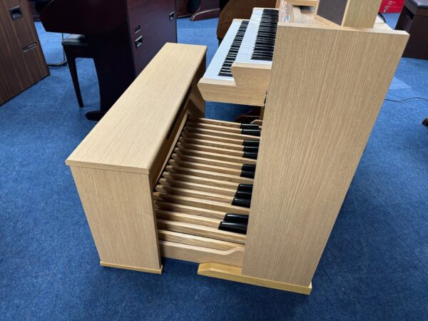 Roland C330 Classical Organ - Image 7