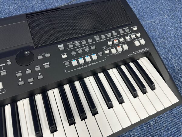 Yamaha PSR SX600 - Image 3
