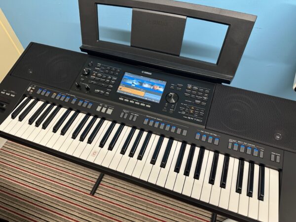 Yamaha PSR SX720