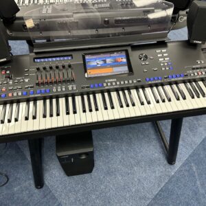 Yamaha Genos 2 inc speakers