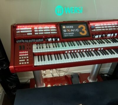 Wersi Sonic OAX900 in red  with speakers