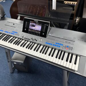 Yamaha Tyros 5 (76) inc speakers