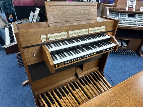 Johannus Opus 7 classical organ