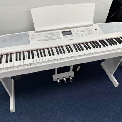 Yamaha DGX670