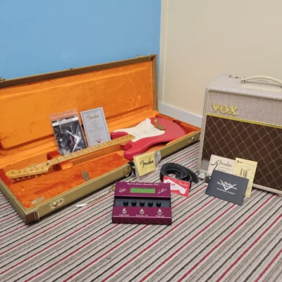 Fender Stratocaster, Vox Hand-Wired Amp & Echo Pedal - Ultimate 'Shadows' Bundle
