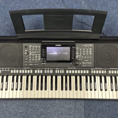Yamaha PSR S775