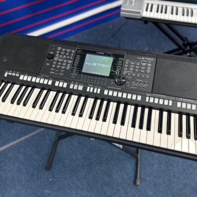 Yamaha PSR S750