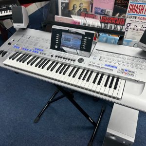 Yamaha Tyros 4 inc speakers